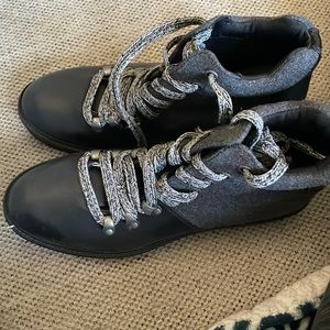 Universal Thread Boots, size 8, black with grey laces. NWOT